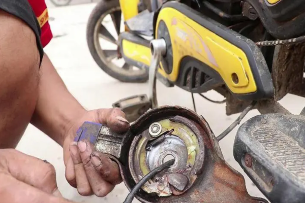 闸北区电动车刹车故障